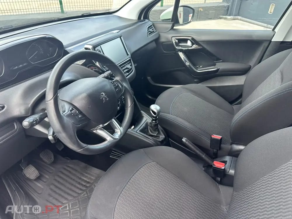 Peugeot 208 1.5 BlueHDi Signature