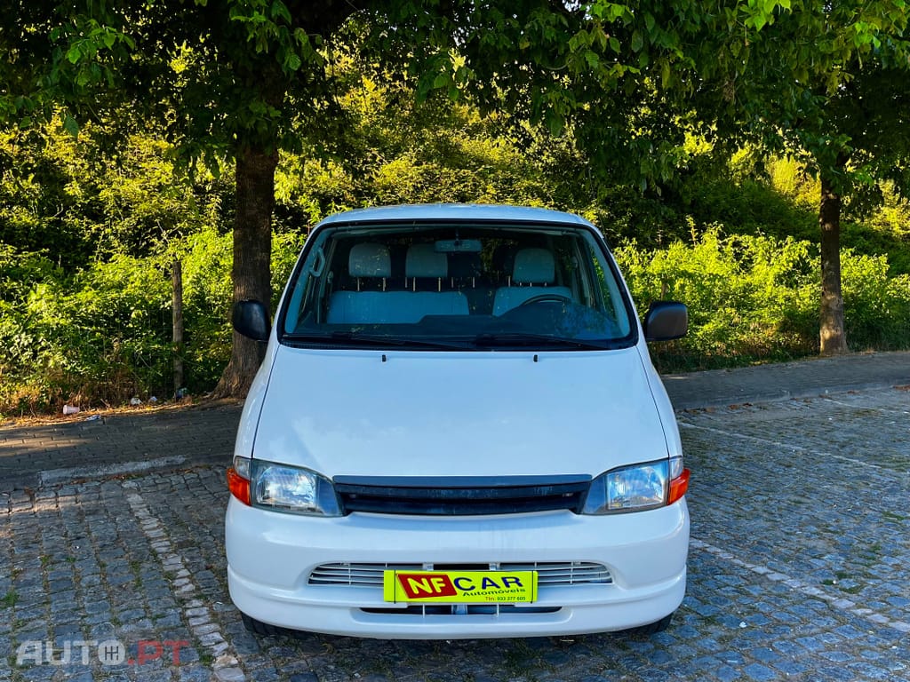 Toyota HiAce 9 Lugares