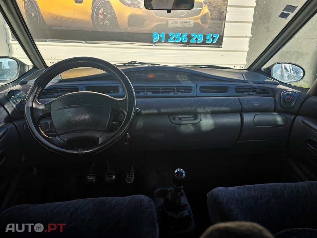 Renault Grand Espace RT 2.2 dT