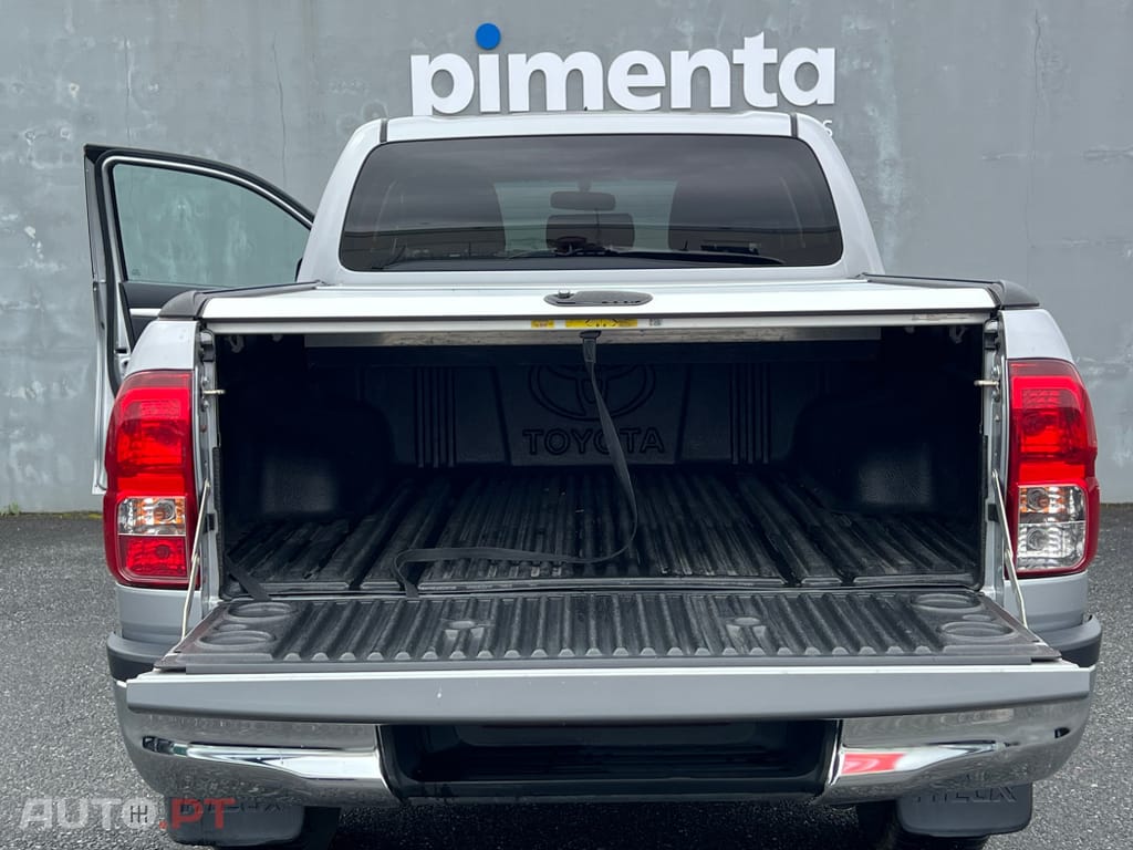 Toyota Hilux 2.4 D-4D 2WD CD Tracker