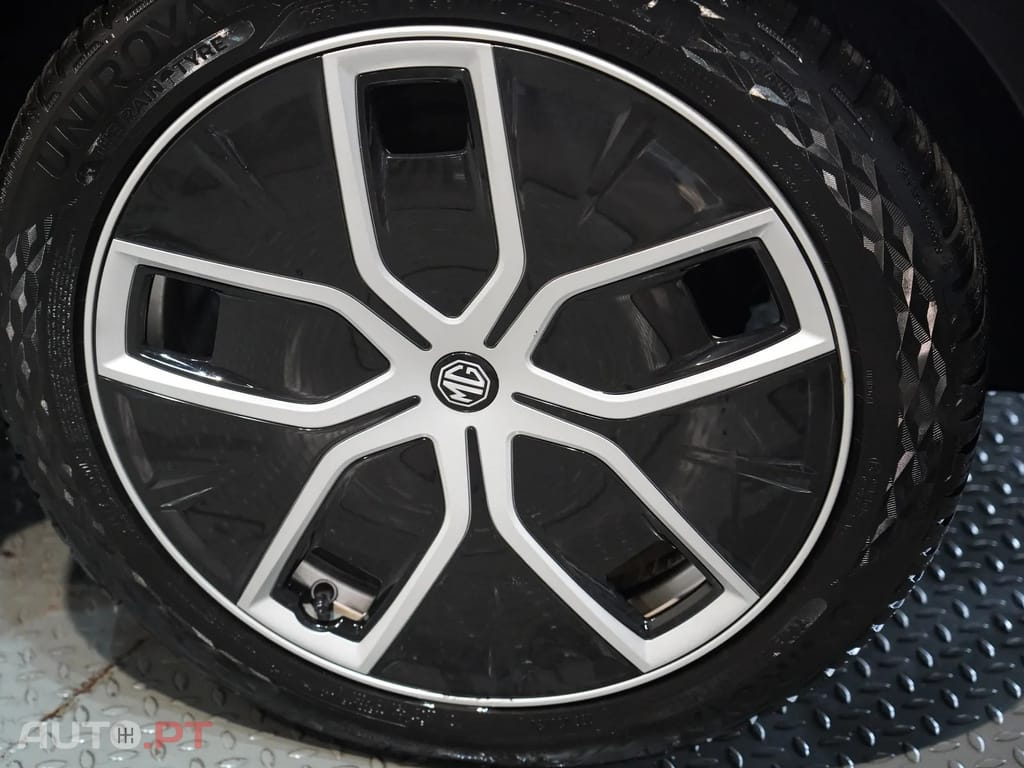 MG MG4 64 kWh Luxury