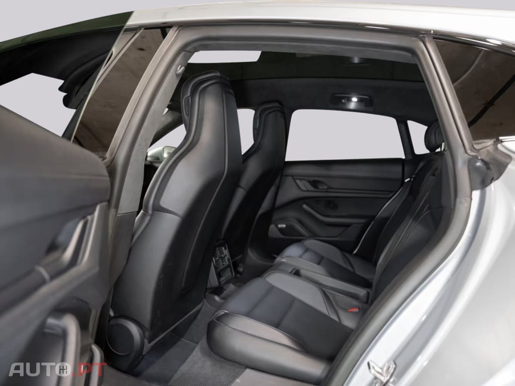 Porsche Taycan GTS I.V.A DEDUTIVEL 