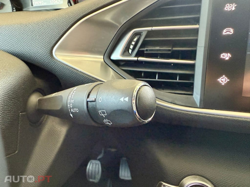 Peugeot 308 1.2 PureTech Allure Faróis Full LED