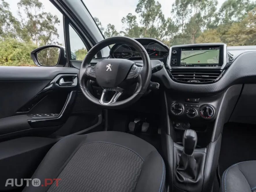Peugeot 208 1.2 PureTech Signature