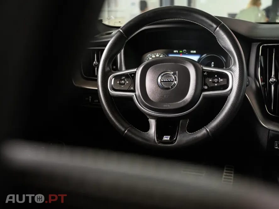 Volvo XC60 2.0 T8 PHEV R-Design AWD
