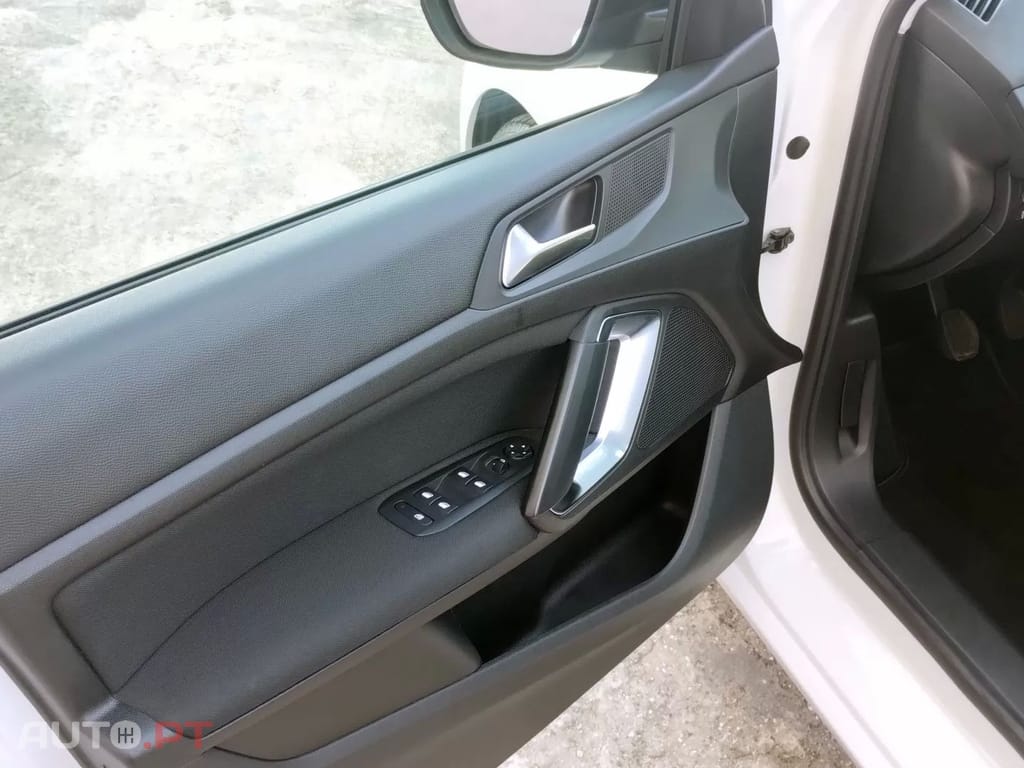 Peugeot 308 1.5 BlueHDi Business Line