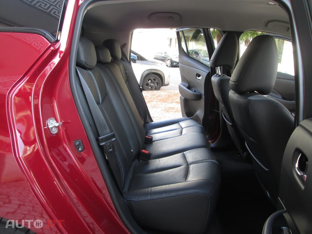 Nissan Leaf Tekna Two Tone