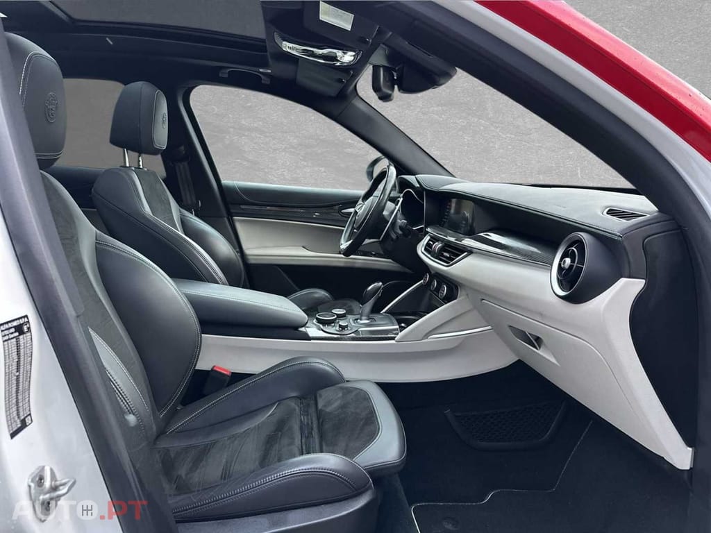 Alfa Romeo Stelvio V6 2.9 Bi-Turbo AT8-Q4 Quadrifoglio