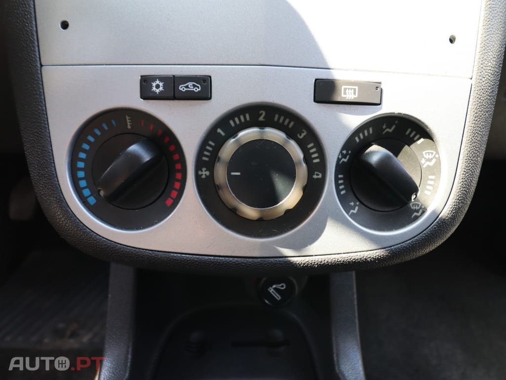Opel Corsa 1.3 CDTi City — fotografia 17
