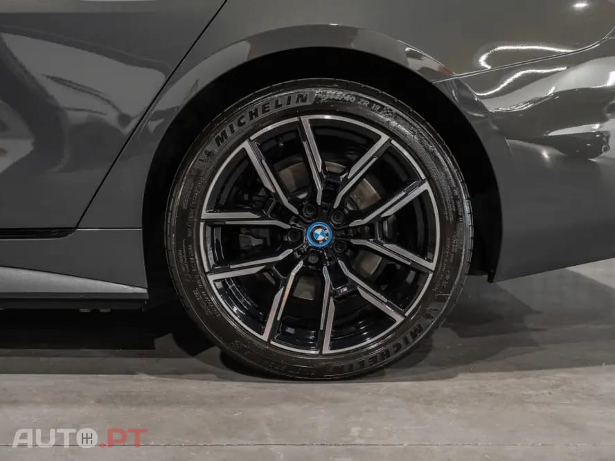 BMW i4 eDrive40 Pack Desportivo M Pro