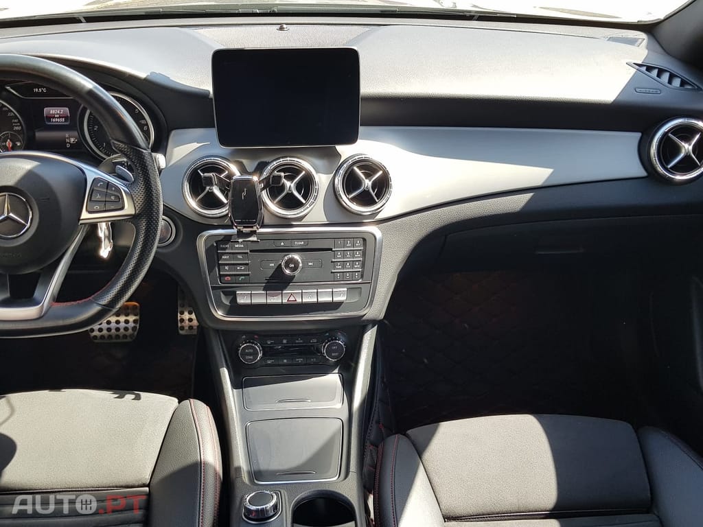Mercedes-Benz CLA 220 Shooting Brake AMG Line