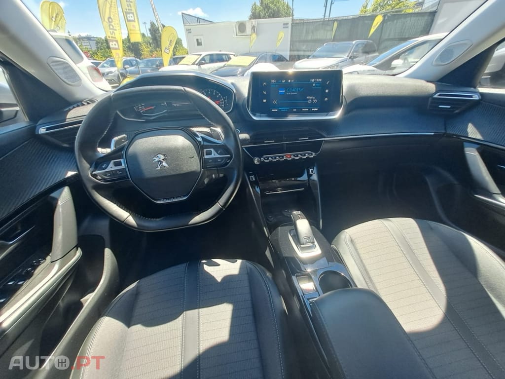 Peugeot 2008 1.2 PureTech Allure EAT8