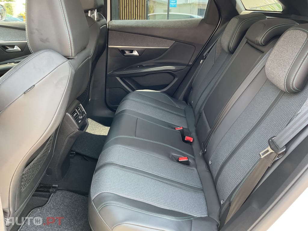 Peugeot 3008 1.6 Hybrid4 Allure e-EAT8