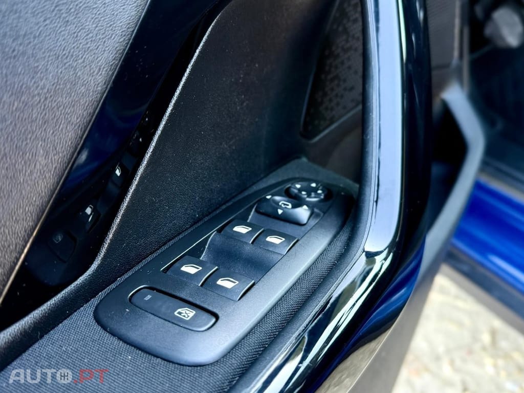 Peugeot 2008 1.2 PureTech Signature