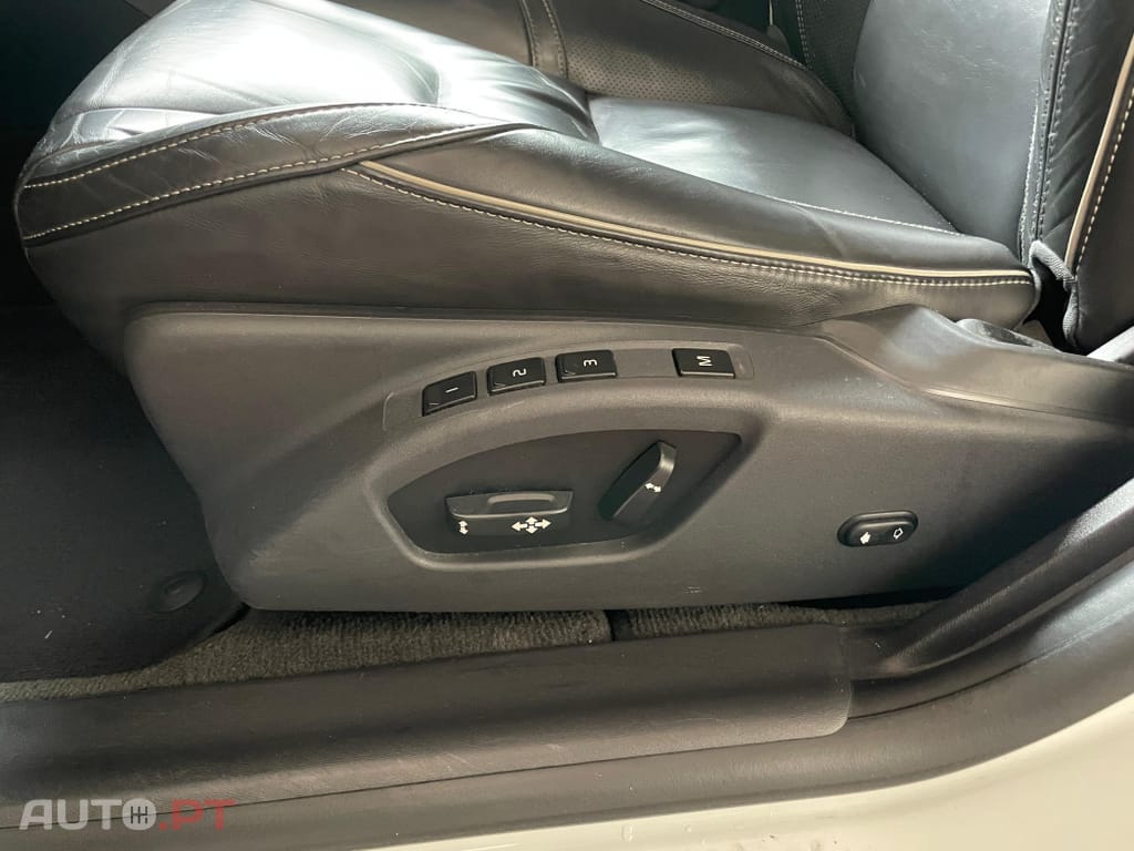 Volvo V60 2.4 D6 R-Design Momentum AWD Phev