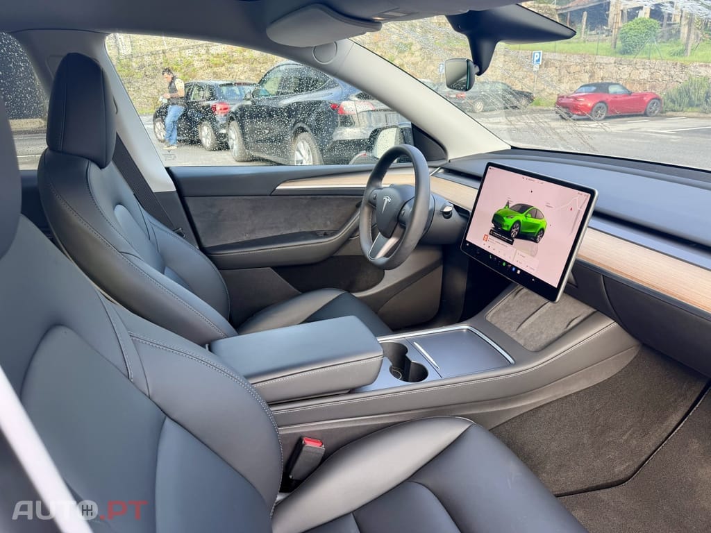 Tesla Model Y RWD