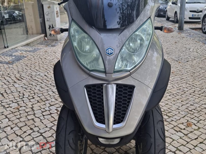 Piaggio MP3 500