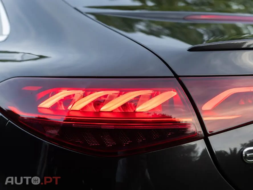 Mercedes-Benz EQE 300 Electric Art