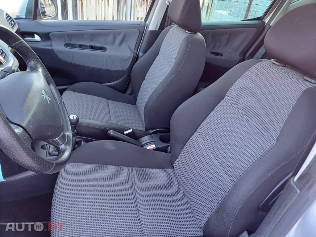 Peugeot 207 1.4 16V SE Sportium