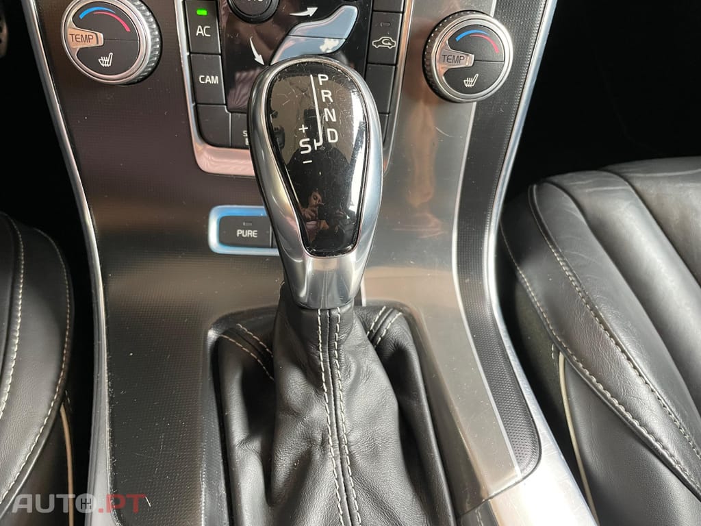 Volvo V60 2.4 D6 R-Design Momentum AWD Phev