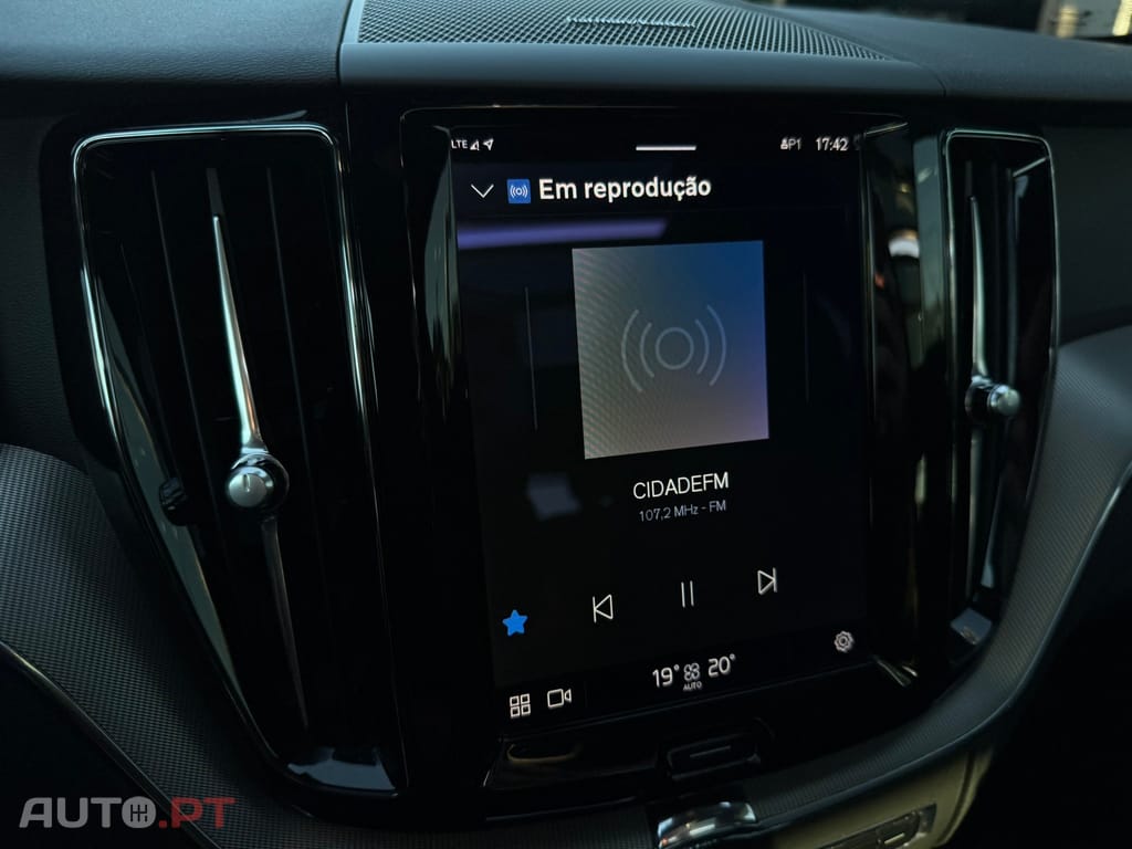 Volvo XC60 2.0 T6 PHEV R-Design AWD