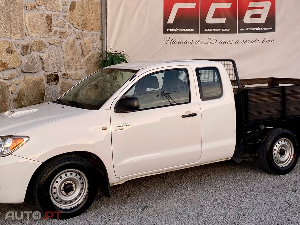 Toyota Hilux 2.5 D-4D 2WD CE PM+AC