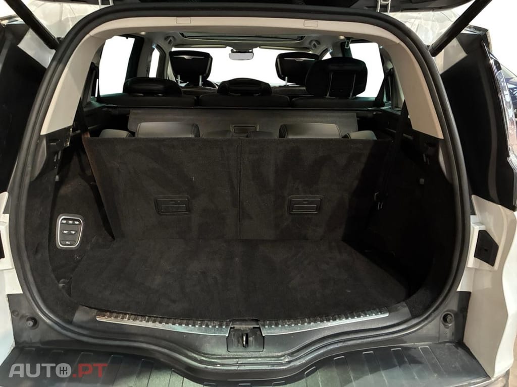 Renault Espace 2.0 dCi Initiale Paris 7L EDC