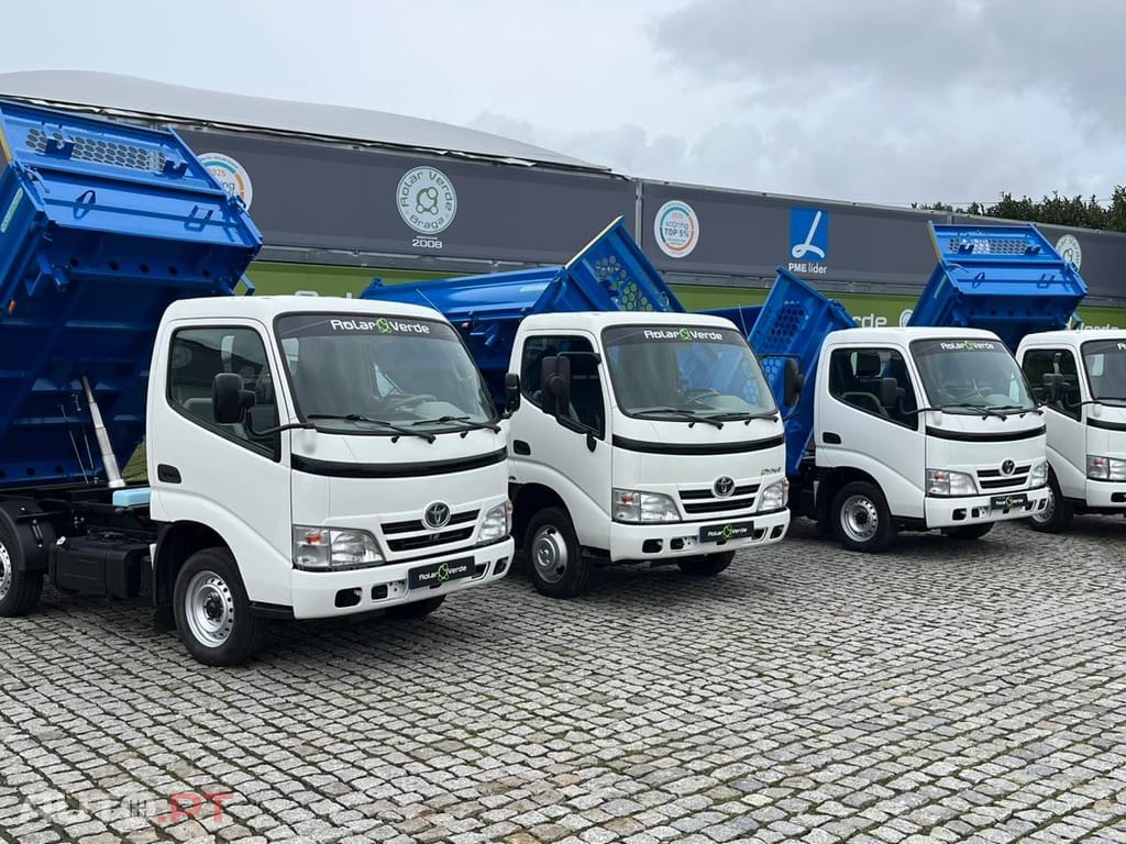 Toyota Dyna 3.0  - 144 CV  BASCULA TRIBASCULANTE