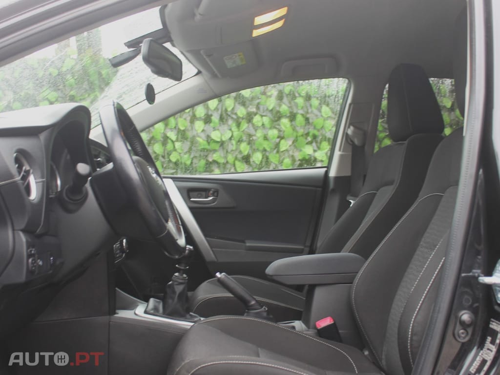 Toyota Auris 1.4 D-4D Exclusive