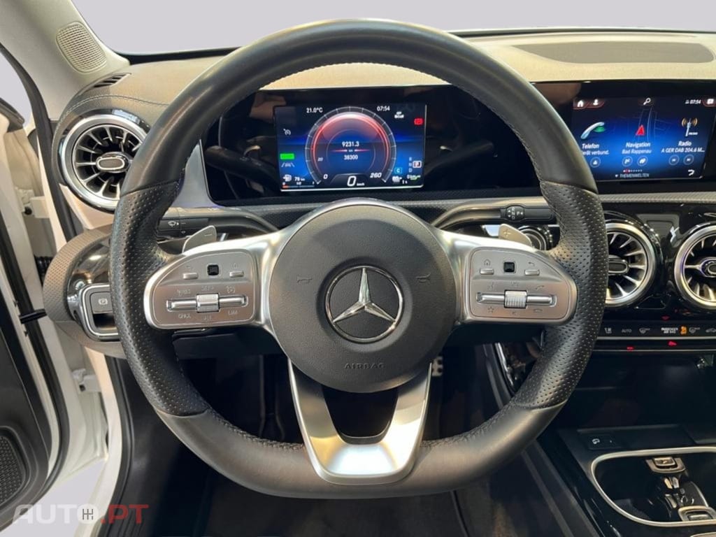 Mercedes-Benz A 250 e Limousine AMG I.V.A DEDUTÍVEL 