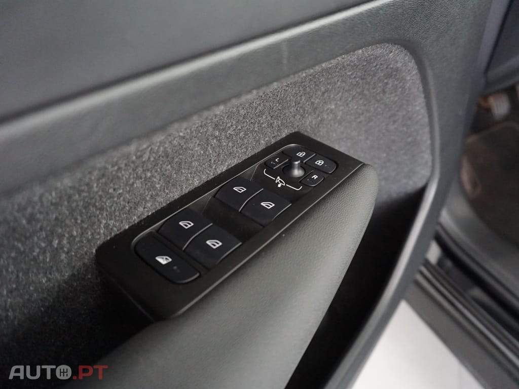 Volvo XC40 1.5 T2 Momentum Plus
