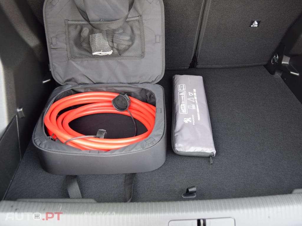 Peugeot E-2008 54 kWh Active EAT8