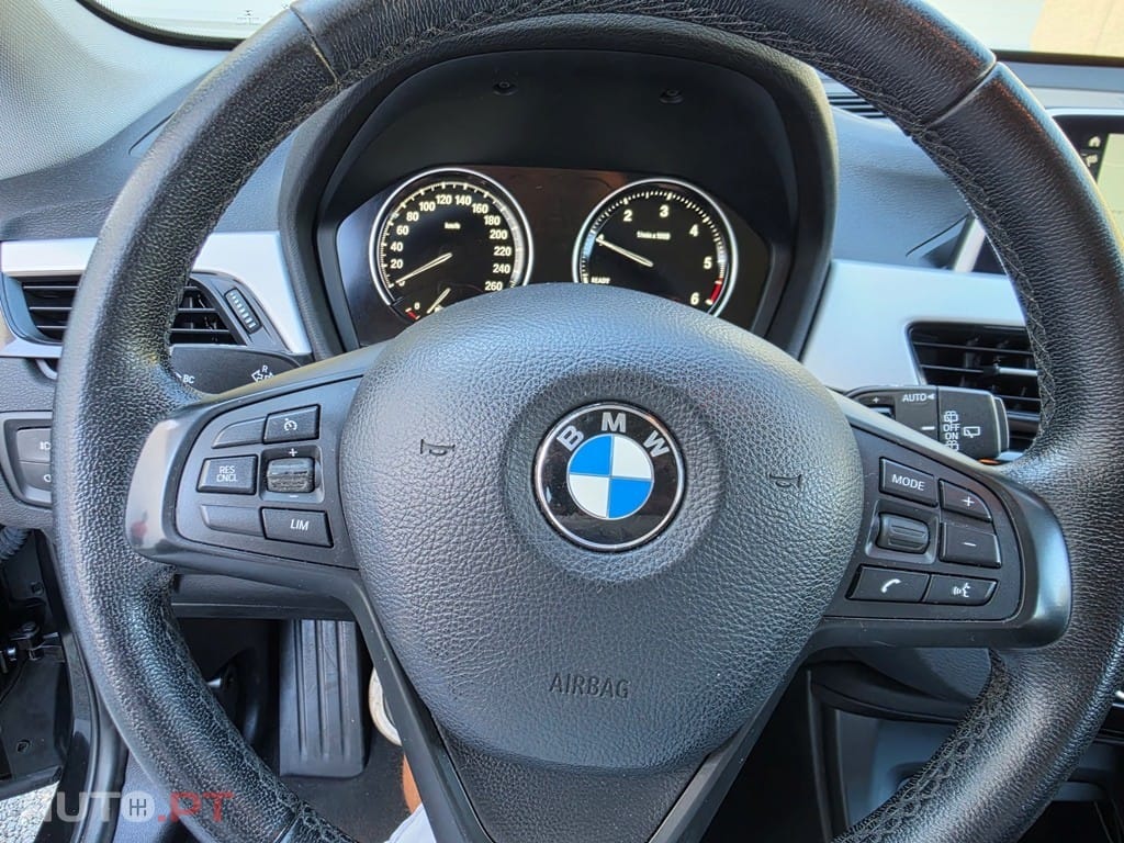 BMW X1 16 d sDrive Advantage — fotografia 16