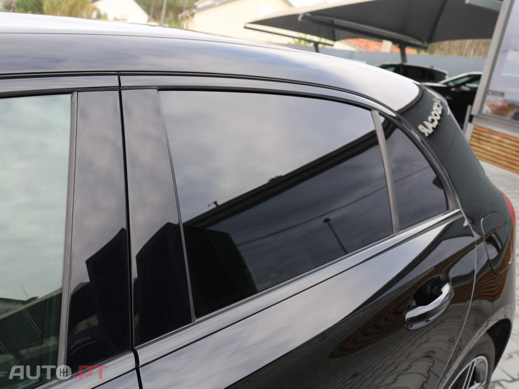 Mercedes-Benz A 250 e AMG Line