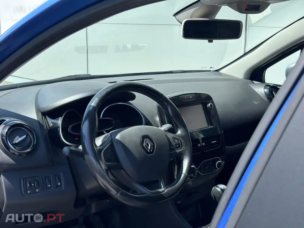 Renault Clio Outro