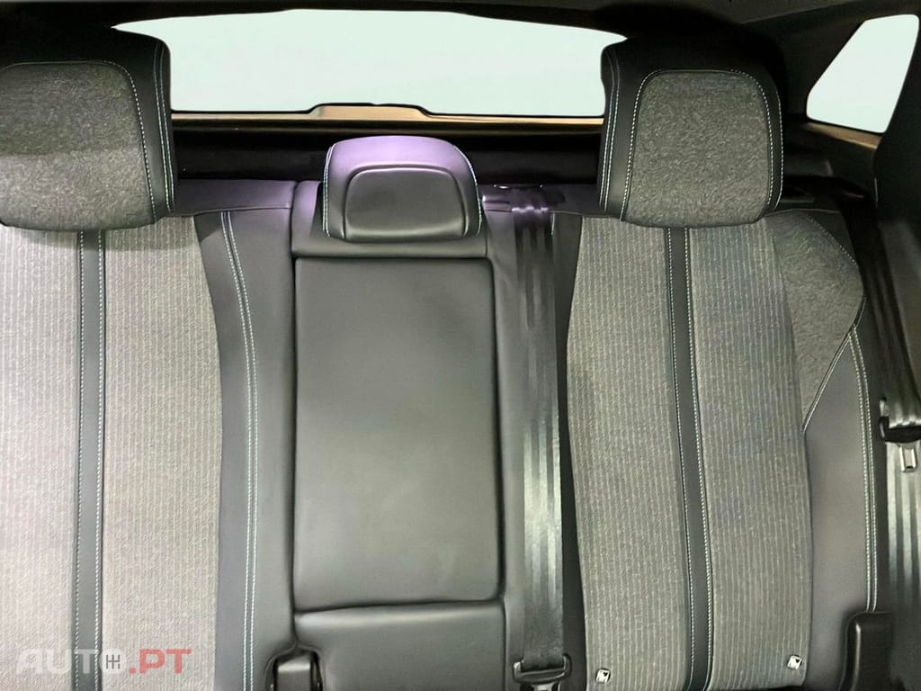 Peugeot 3008 1.6 Hybrid Allure e-EAT8