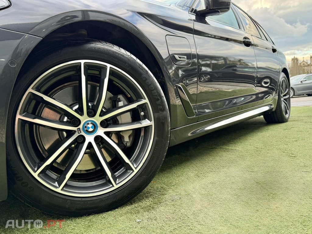 BMW 530 e Pack Desportivo M