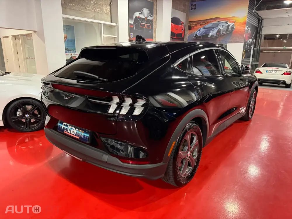 Ford Mustang Mach-E Alargada