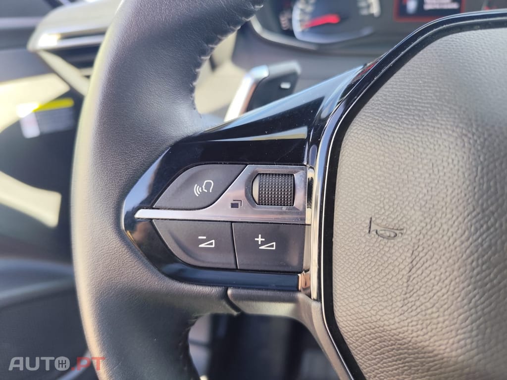 Peugeot 2008 1.2 PureTech Allure EAT8