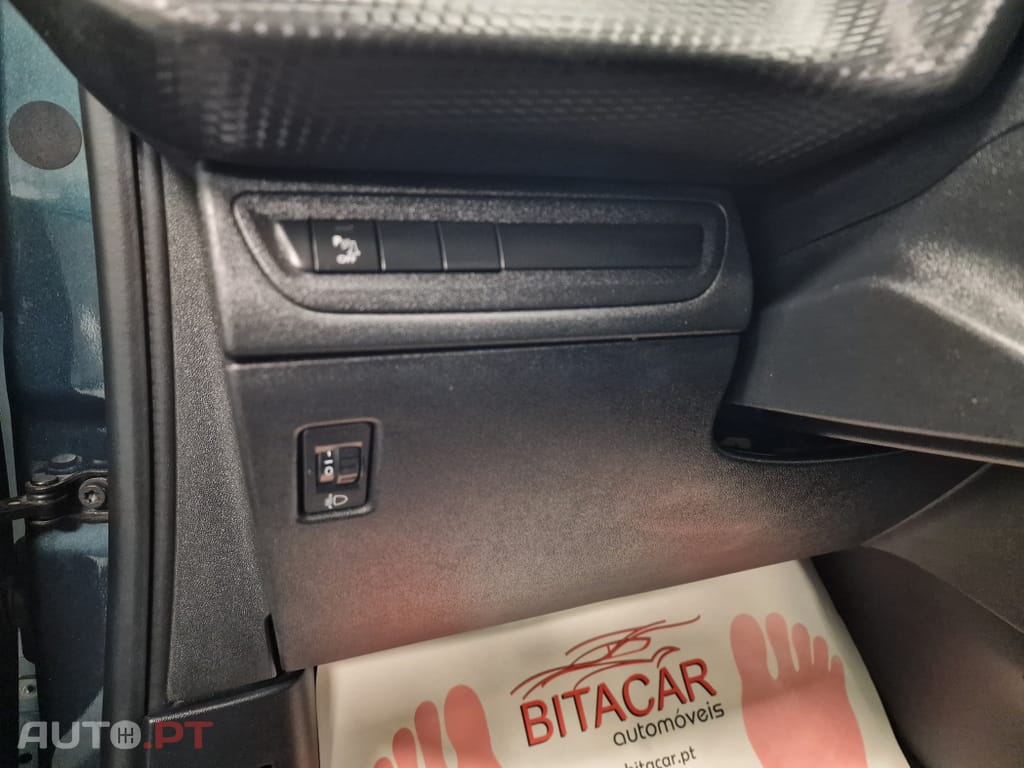 Peugeot 2008 1.2 PURETECH STYLE