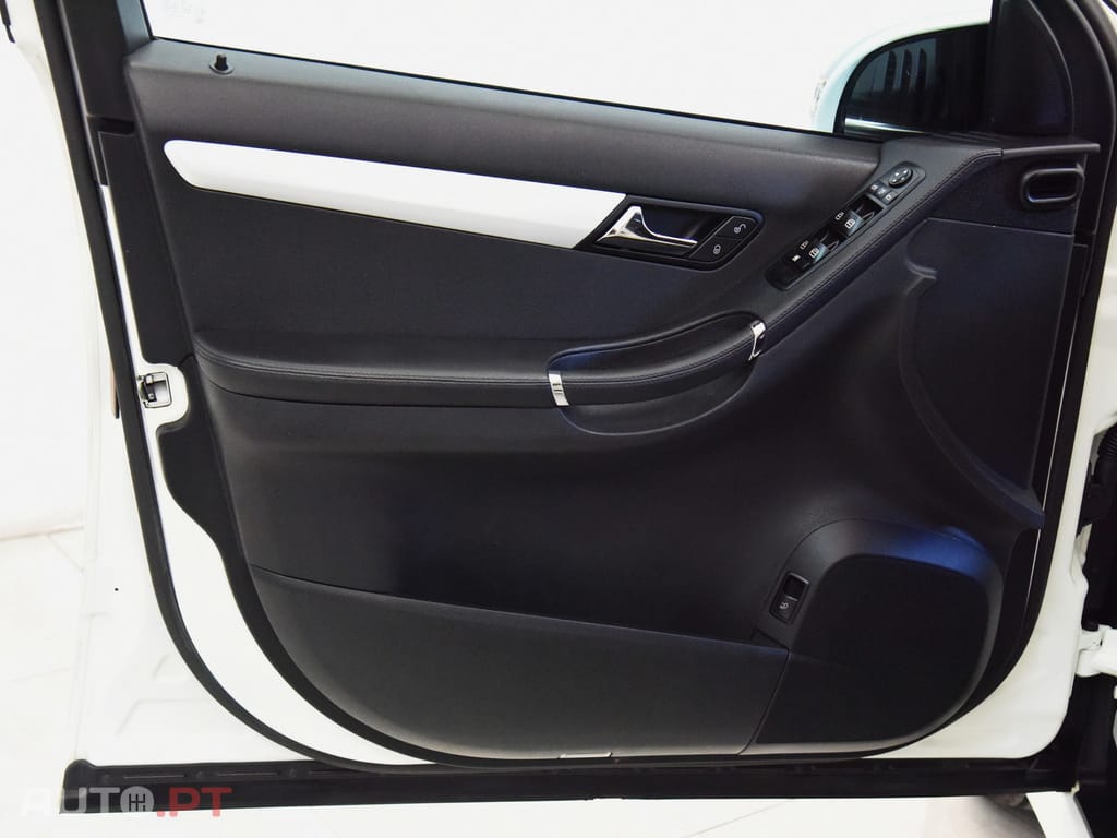 Mercedes-Benz R 320 CDi 4-Matic