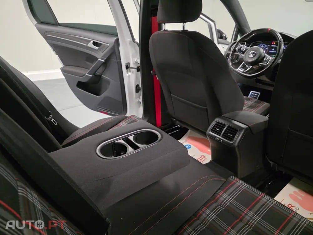 Volkswagen Golf 2.0 TSI GTI DSG Performance