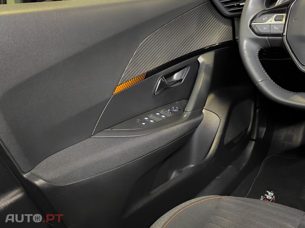 Peugeot 2008 1.2 PureTech Active Pack EAT8