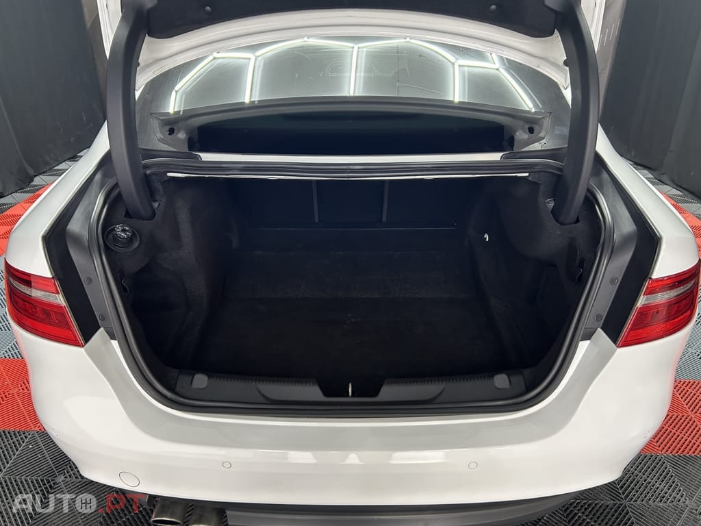 Jaguar XE 2.0 D R-Sport Aut.