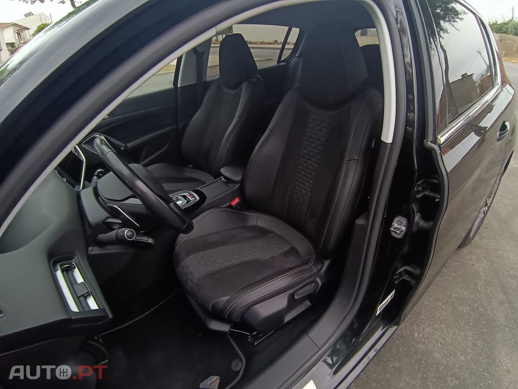 Peugeot 308 1.2 PureTech S&S Road Trip EAT8