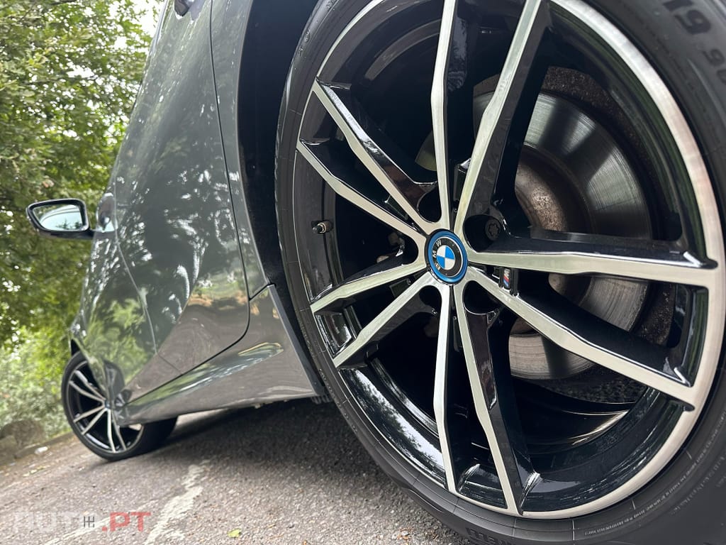 BMW 330 e Touring Pack Desportivo M Auto