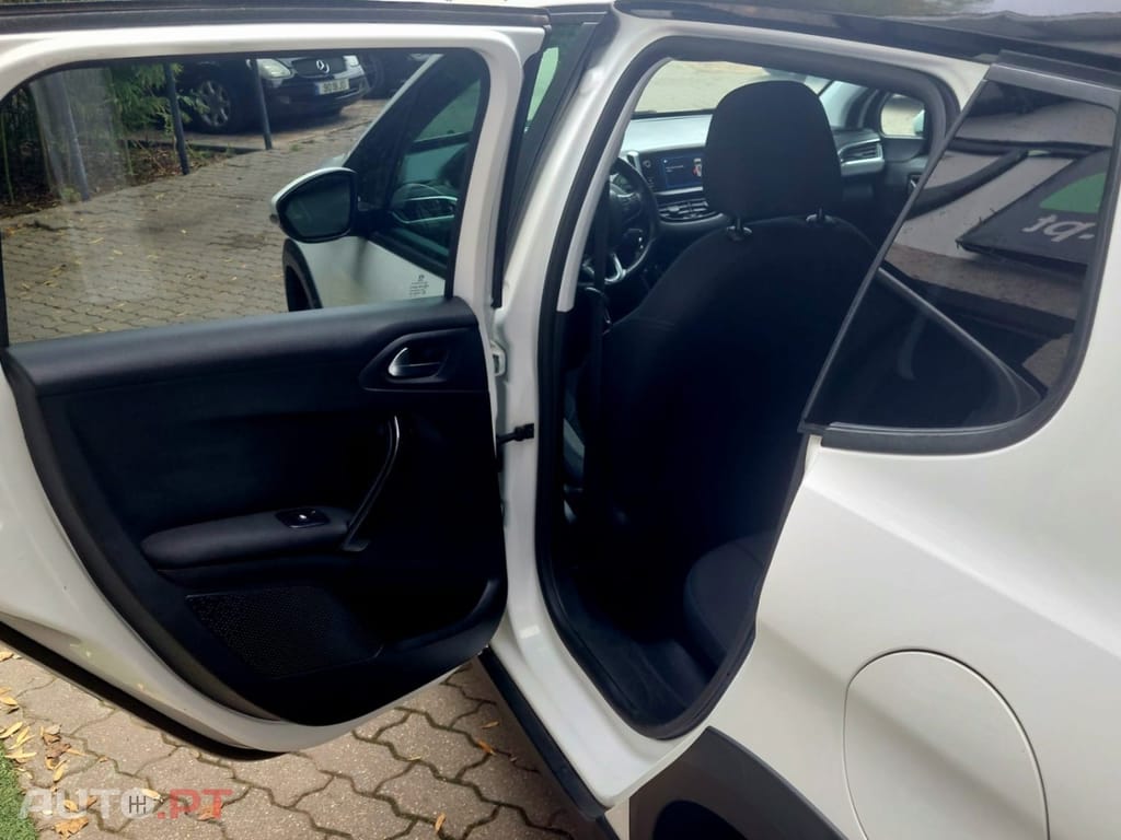 Peugeot 2008 1.2 PureTech Signature