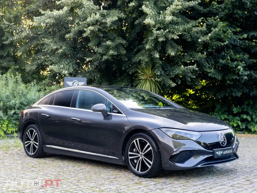 Mercedes-Benz EQE 300 Electric Art