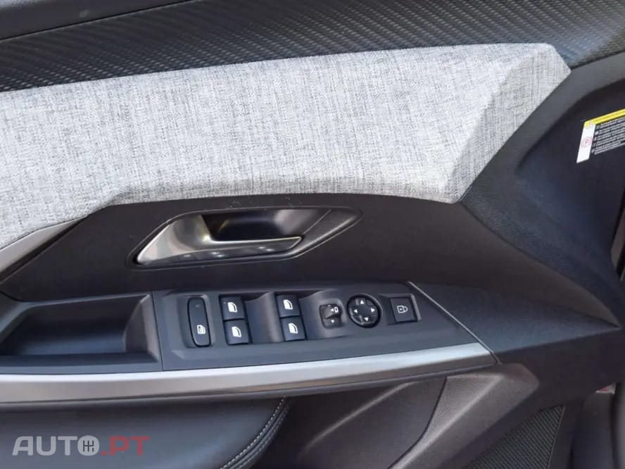 Peugeot 3008 1.2 Hybrid Allure e-DCS6