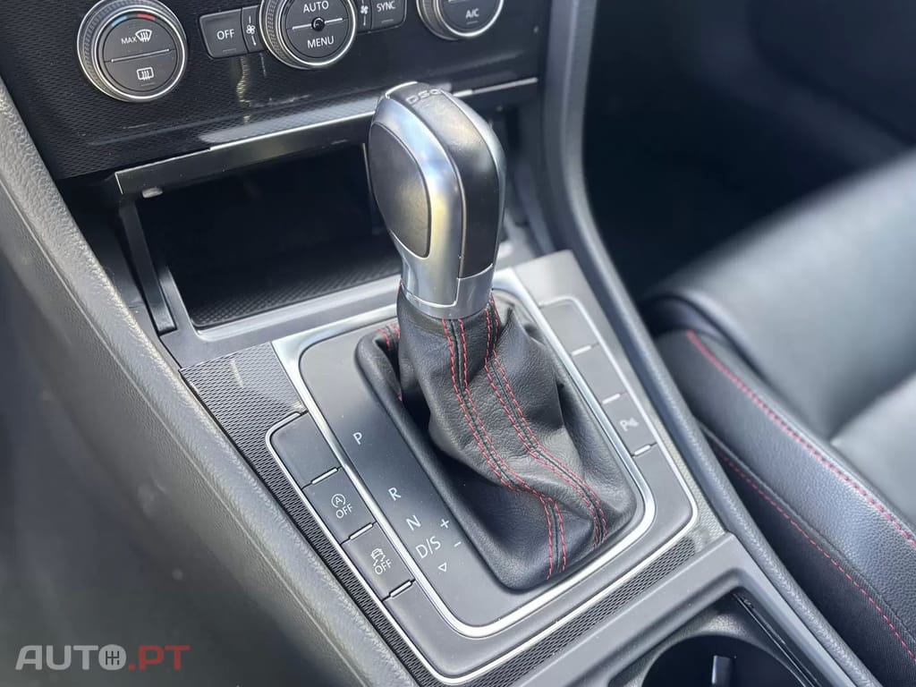 Volkswagen Golf GTI Performance BlueMotion DSG